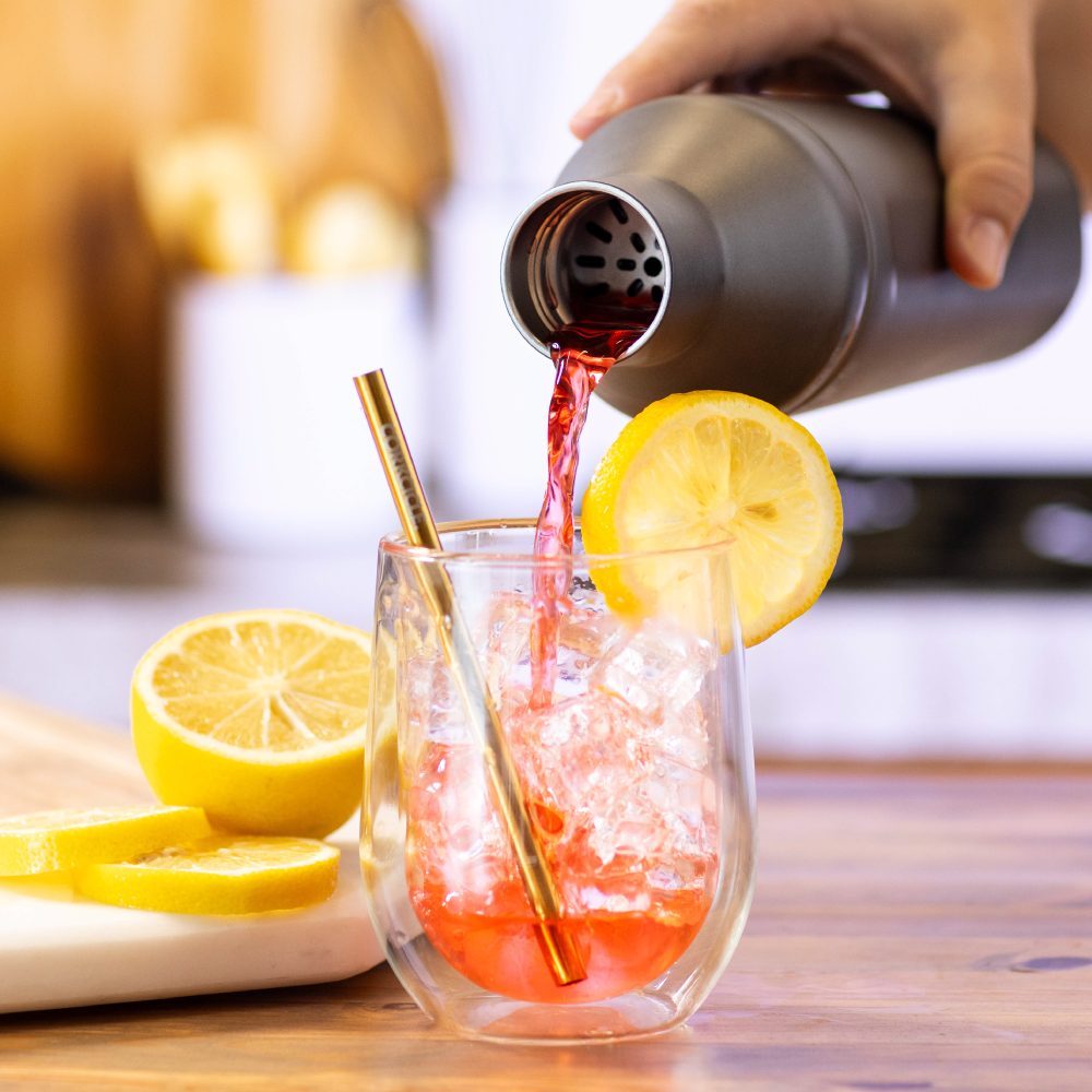 cocktail-shaker-lid-e4 Cocktail_Shaker_lifestyle_1_0f873eef-26b9-477a-b301-4dde25c00201.png